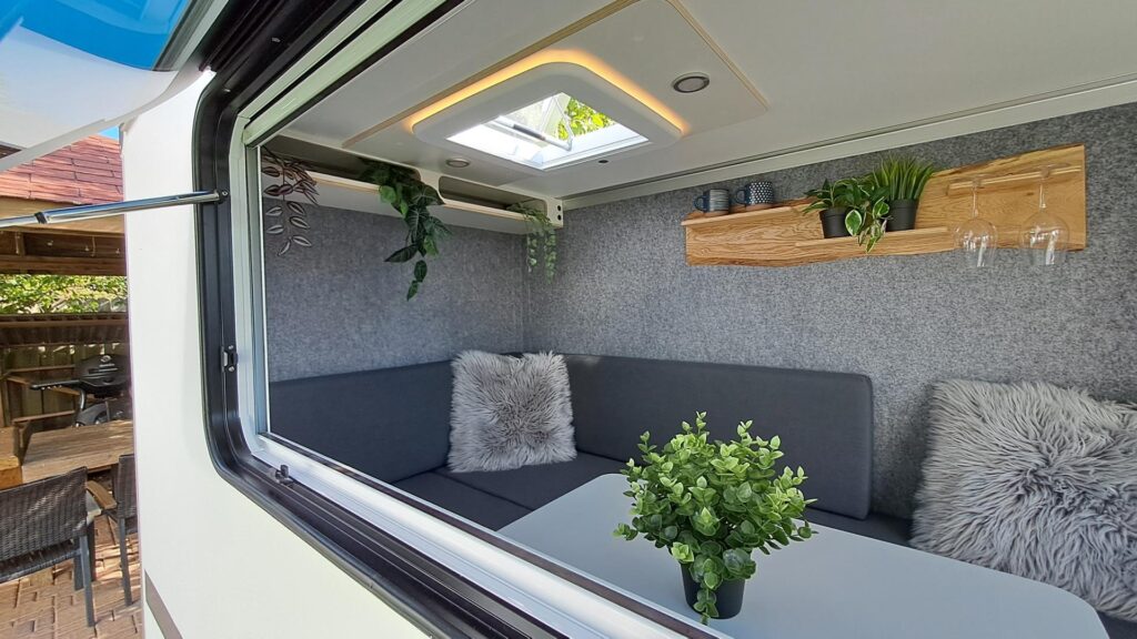 Mini-Wohnwagen-Fenster